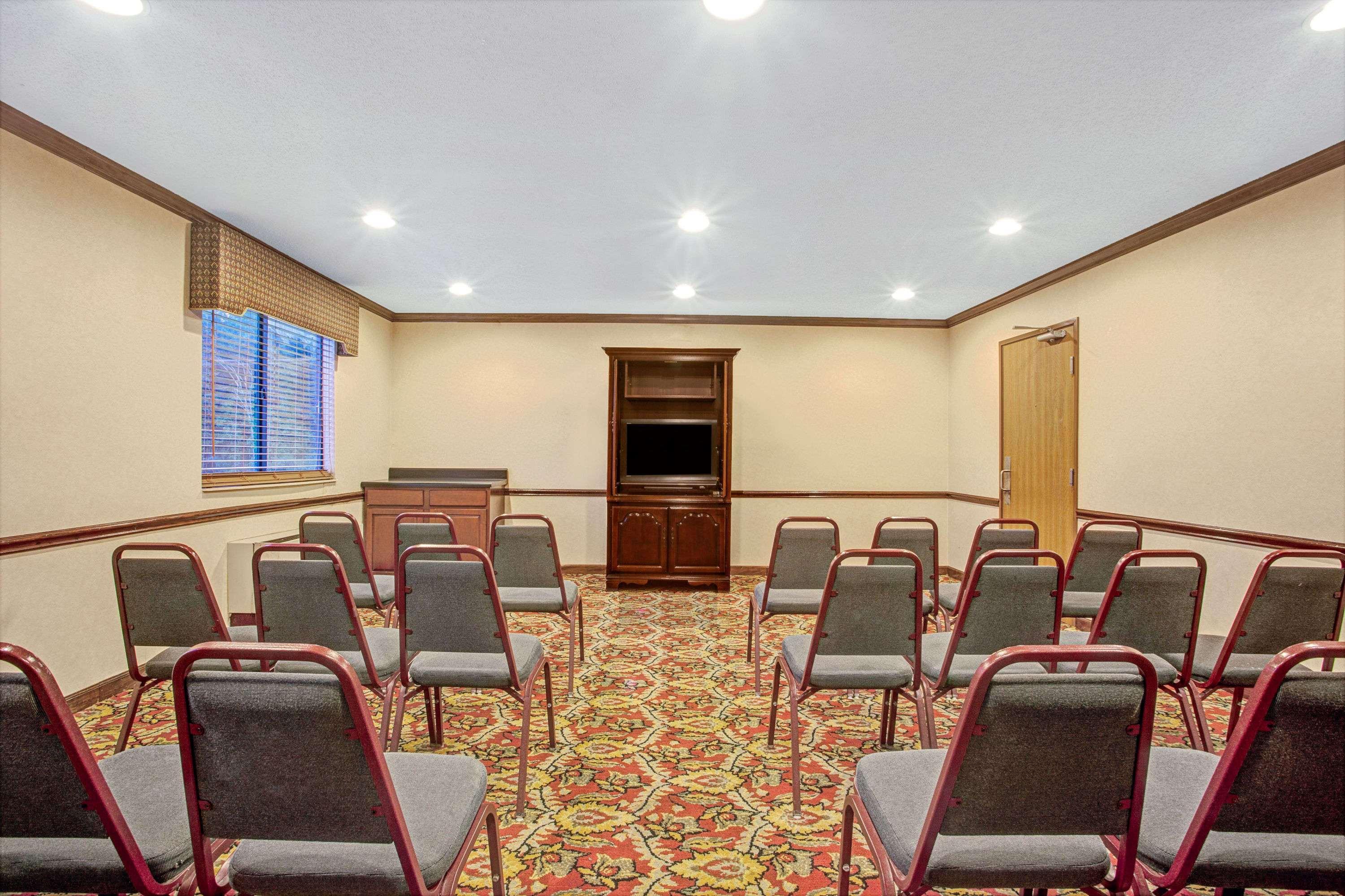 מלון Super 8 By Wyndham קלינטון מראה חיצוני תמונה