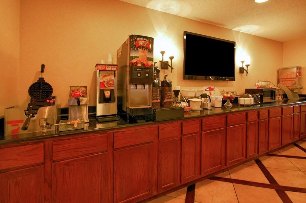 מלון Super 8 By Wyndham קלינטון מראה חיצוני תמונה
